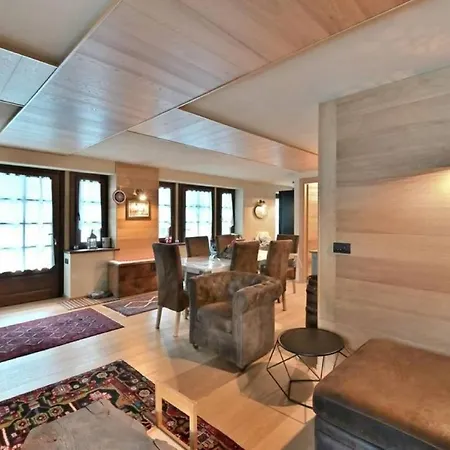 Feriehus Charming 3-bedroom In Courmayeur, Aosta Valley