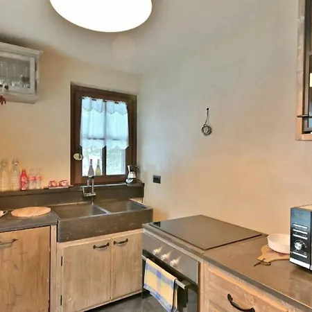 Charming 3-bedroom In Courmayeur, Aosta Valley Casa vacanze *