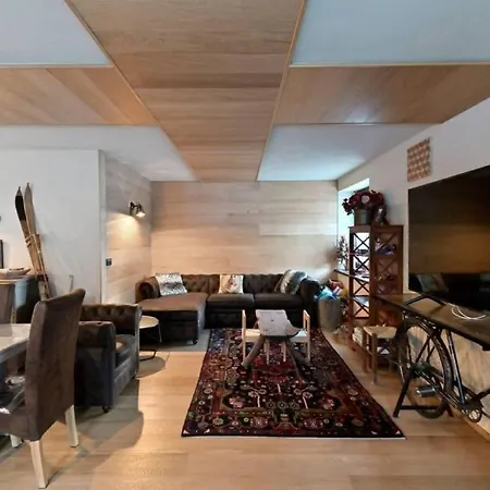 Charming 3-bedroom In Courmayeur, Aosta Valley Casa vacanze Courmayeur