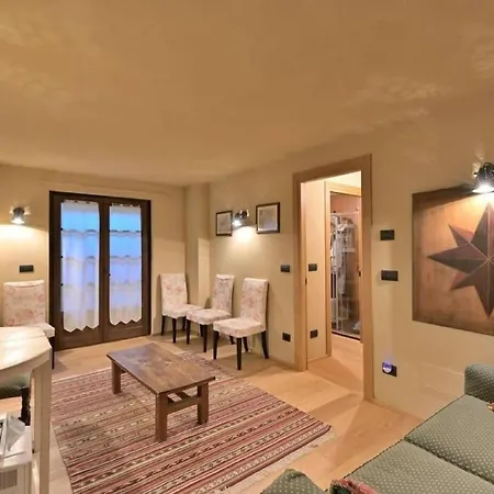 Charming 3-bedroom In Courmayeur, Aosta Valley Casa vacanze *